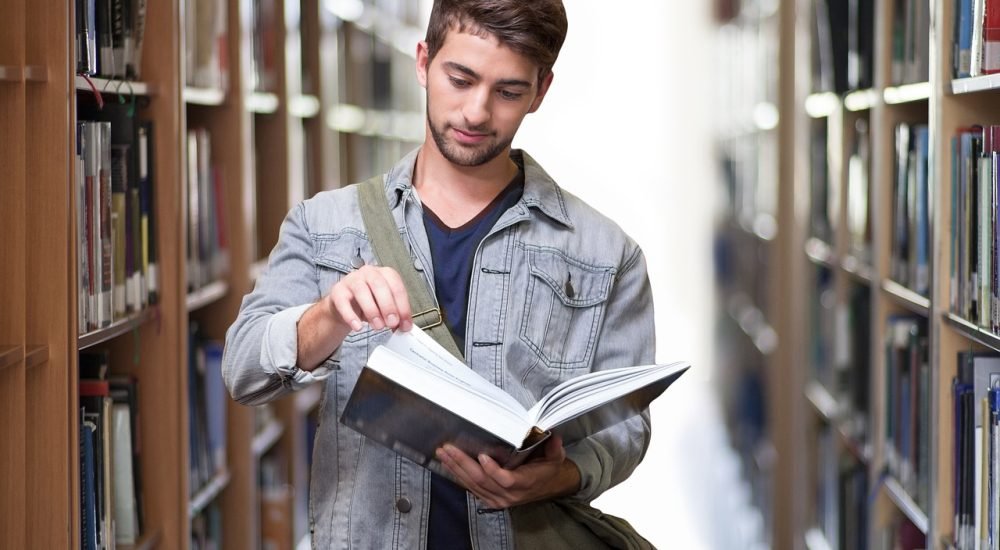 college-student-3500990_1280